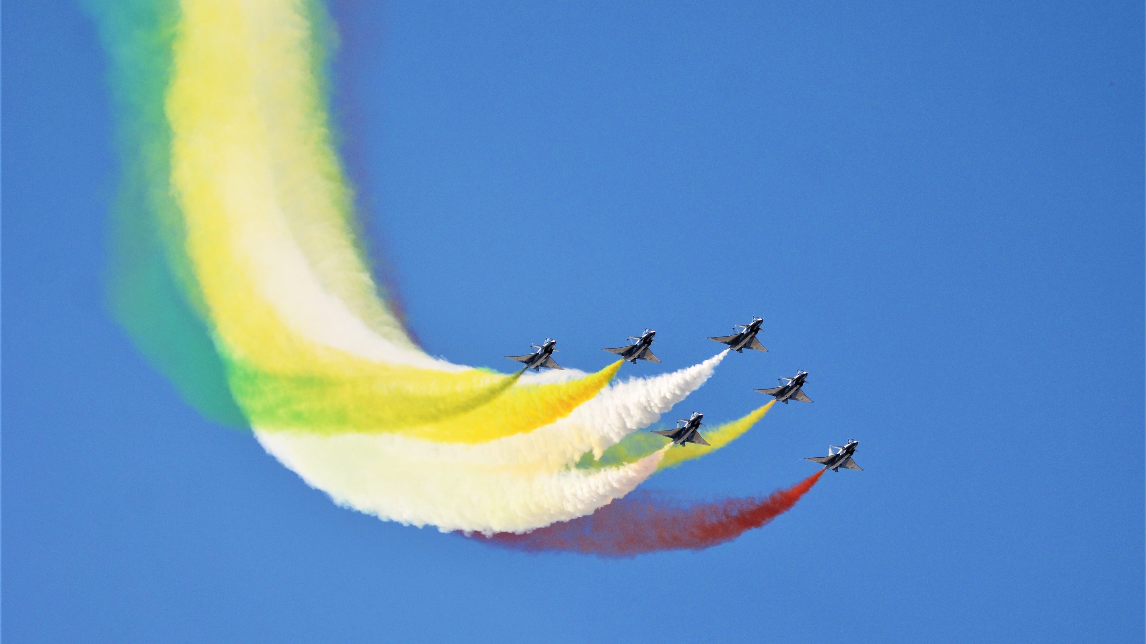 爱游戏中国官方网站平台-詹姆斯全场砍下三双表现全面，詹姆斯复出砍24分