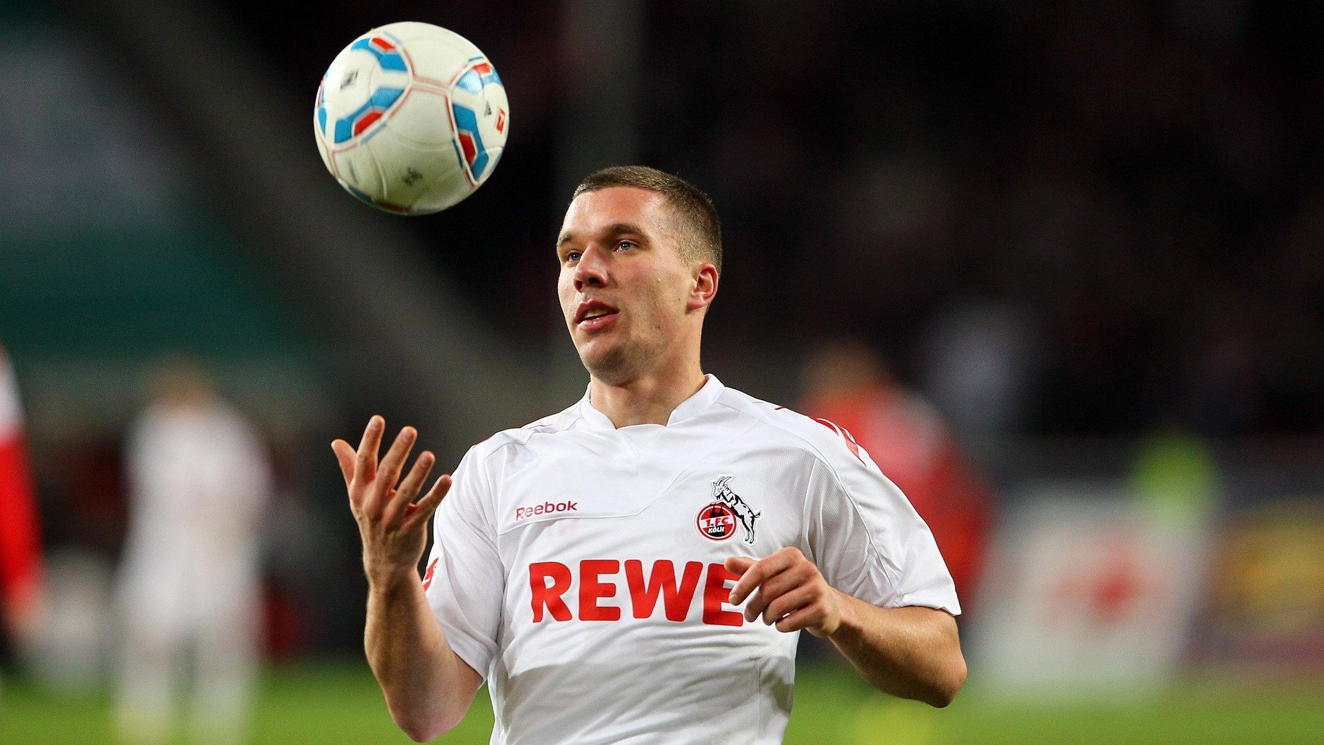 爱游戏网页版-全场最佳：王强荣获“最佳球员”称号！