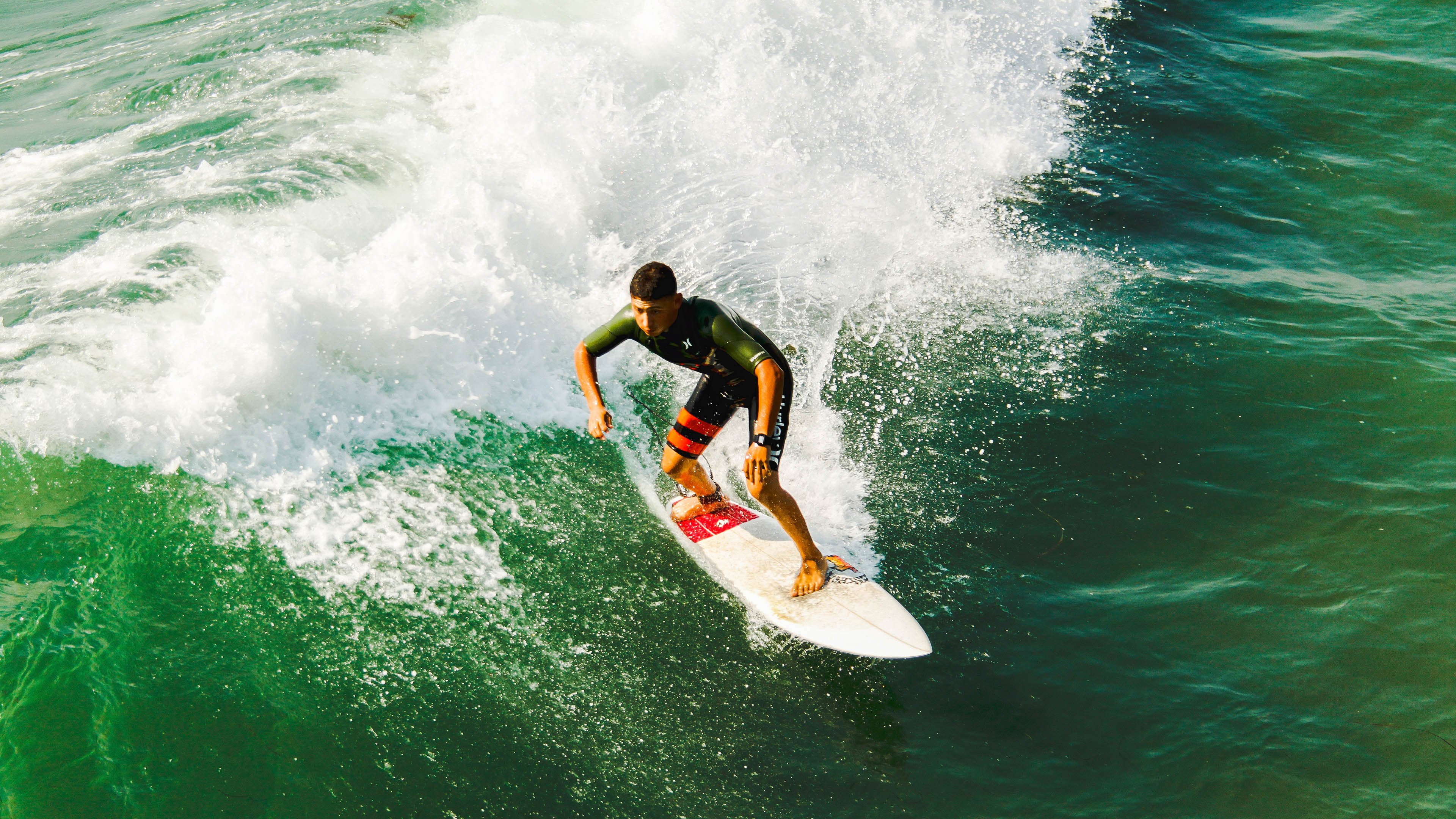 ayx体育 vip-新型空气动力学装置助力赛车突破极限，运用空气动力学的跑车